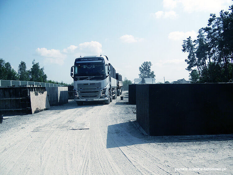 Transport szamb betonowych  w Ostrowie Wielkopolskim